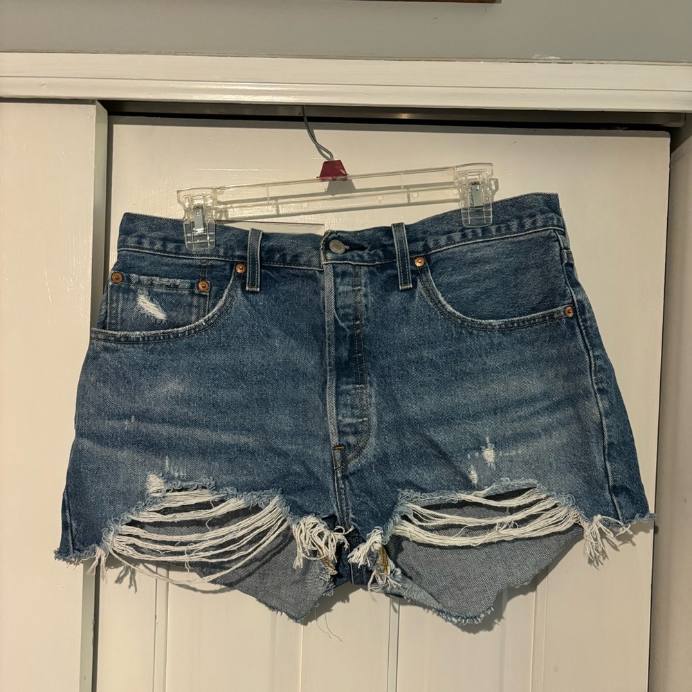 Levi’s 501 High Rise Cut Off Button Fly Shorts - Medium Wash. Size 33